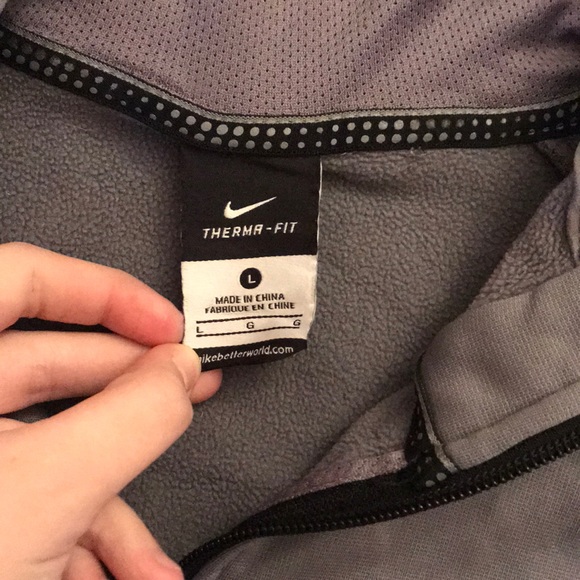 Grey mans Nike jacket - Picture 2 of 5